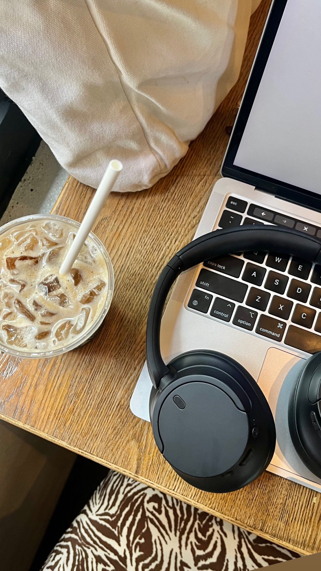 The Simplest Faceless Online Business Model for&nbsp;Beginners